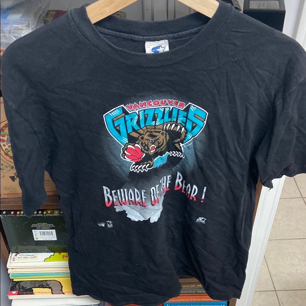 Vintage STARTER Vancouver Grizzlies Beware Of The Bear! Graphic Kid’s T-Shirt